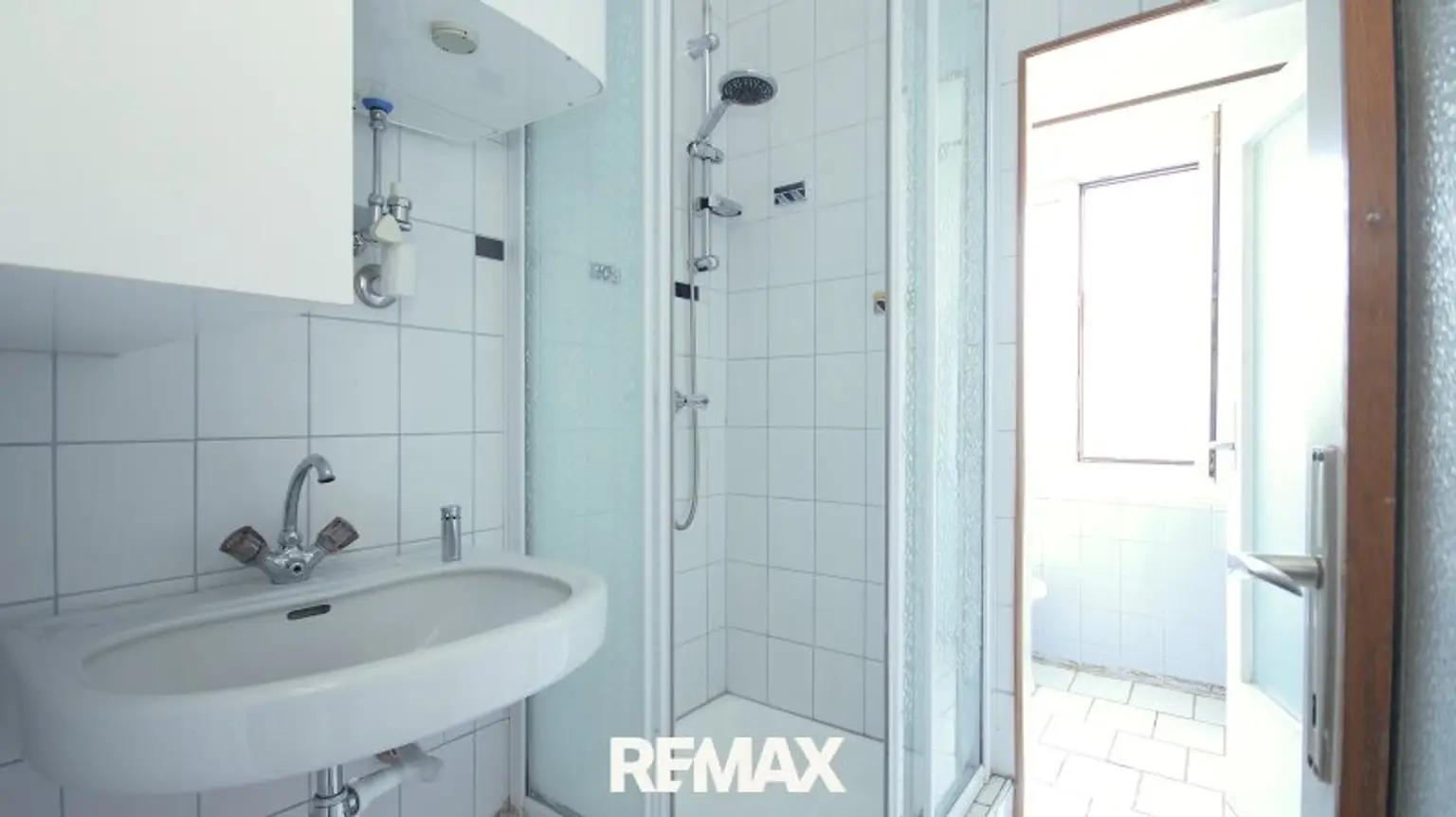 Badezimmer mit Dusche