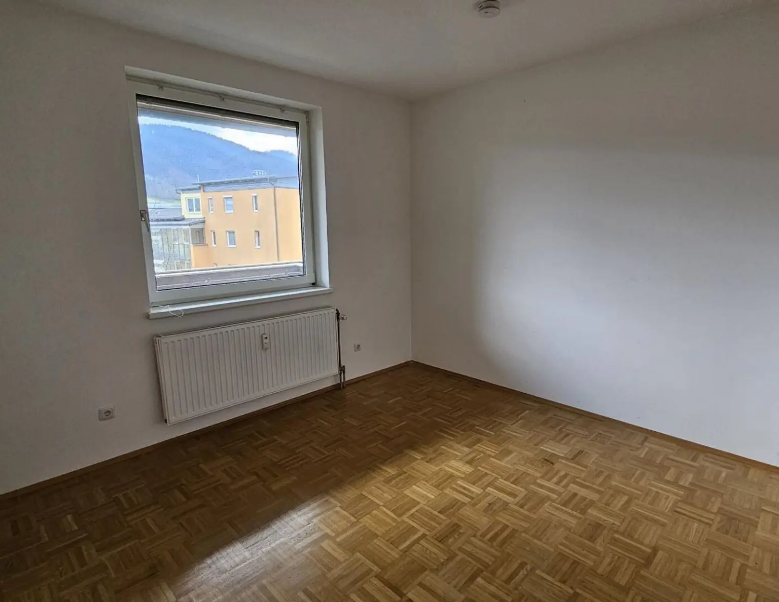 Genossenschaftswohnung mit 3 Zimmern mit Balkon - unbefristeter Mietvertrag