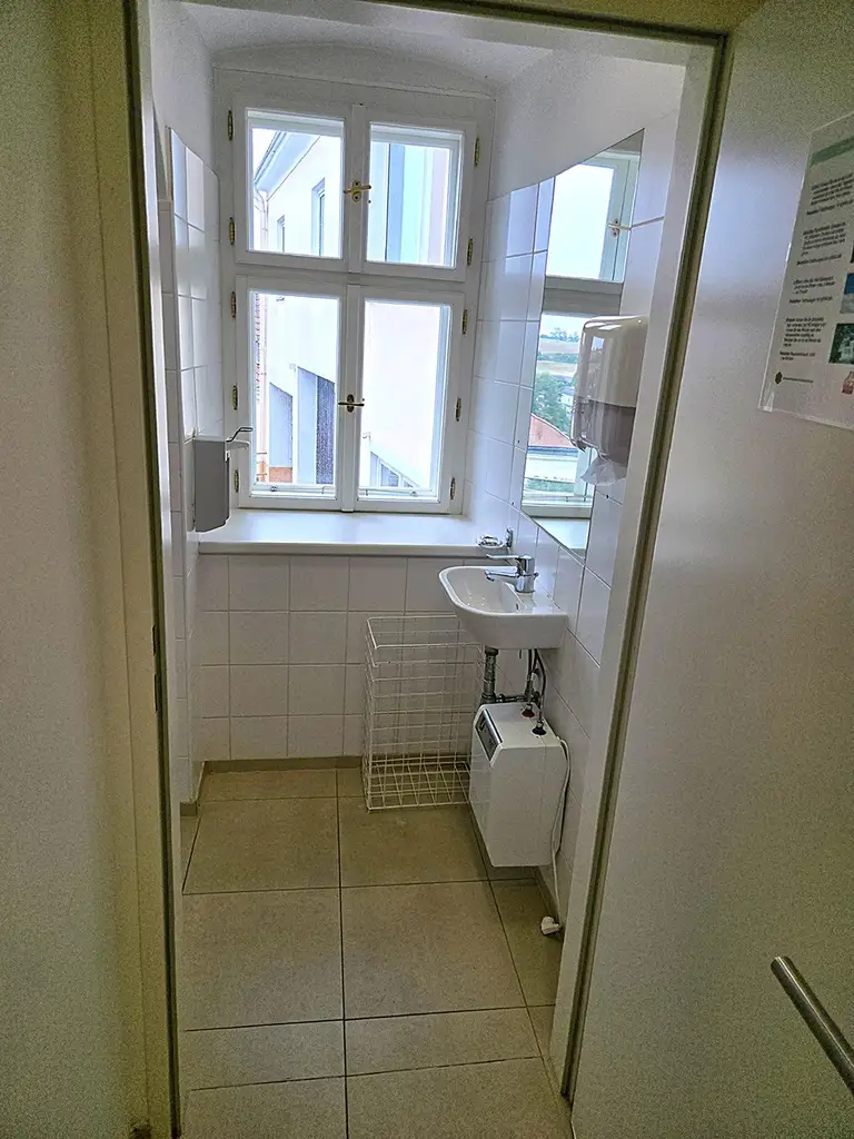 Freundliche Geschäftsräumlichkeit, Büro, Ordination oder Kanzlei im Erdgeschoss im Zentrum Haag zu mieten