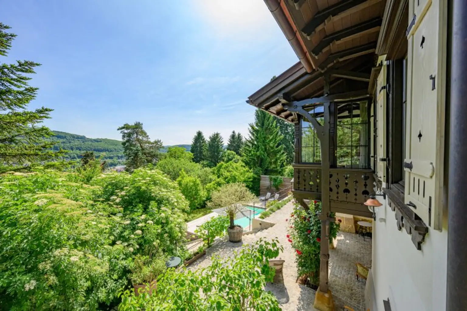 Terrassen- und Gartenansicht