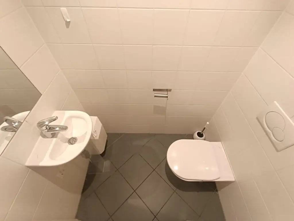 Büro oder Praxis in Bestlage gesucht? Großzügige 193 m² im 1. Bezirk! Jahrhundertwendehaus mit Fernwärme & Lift, Nähe U2 Schottenring!