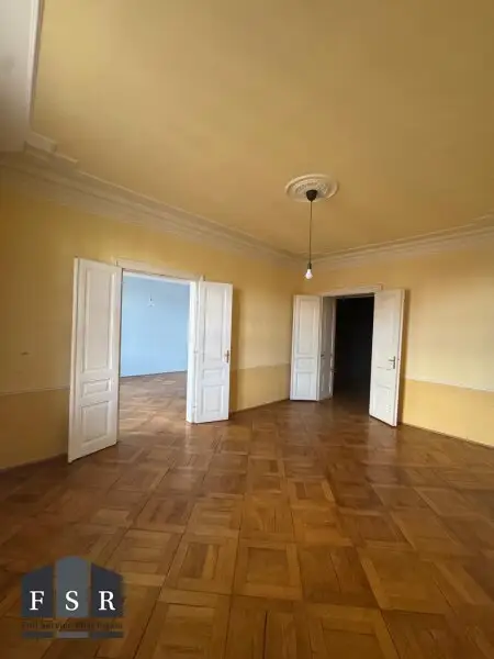 (derzeit) 4 Zimmer-Wohnung in wunderschönem, denkmalgeschütztem Gründerzeithaus nahe Belvedere - Gestalten Sie gerne Ihren eigene Wohnung