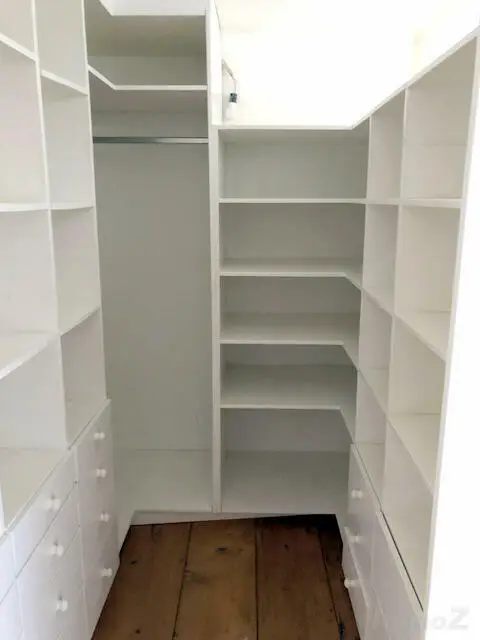 Schrankraum zum Schlafzimmer