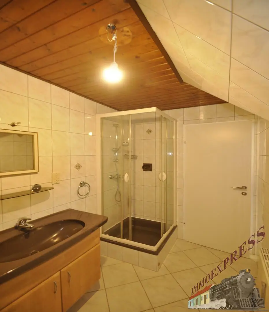 Exklusive Dachterrassenwohnung mit Tiefgarage und bester Fernsicht nähe Bühl Center (WG-tauglich)
