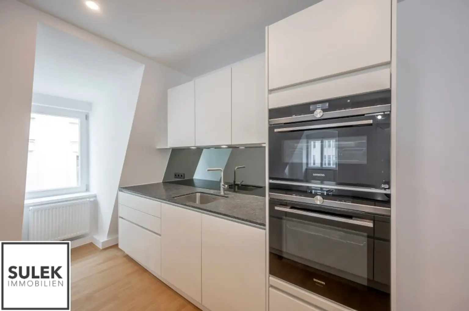 VIDEO-TOUR: traumhafte 3 Zimmer DG-Wohnung mit großem Wohnsalon in Bestlage * mit Blick zum Stephansdom *