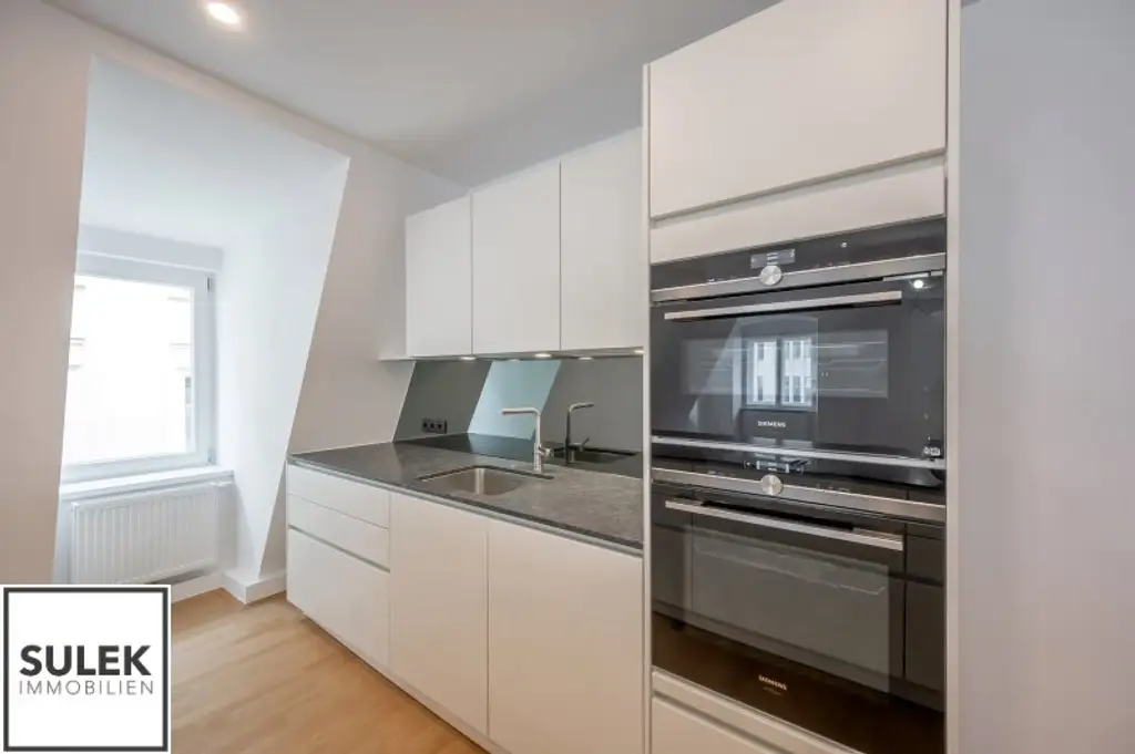 VIDEO-TOUR: traumhafte 3 Zimmer DG-Wohnung mit großem Wohnsalon in Bestlage * mit Blick zum Stephansdom *