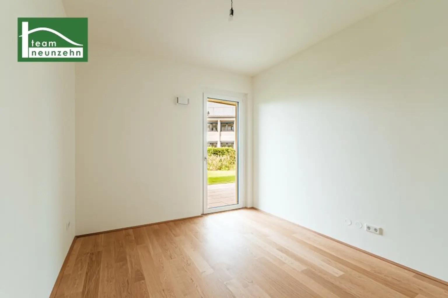 Alles was man sich wünscht – kostengünstige Heizung/“Kühlung“ über Erdwärme, PV-Anlage, weitläufige Grünflächen