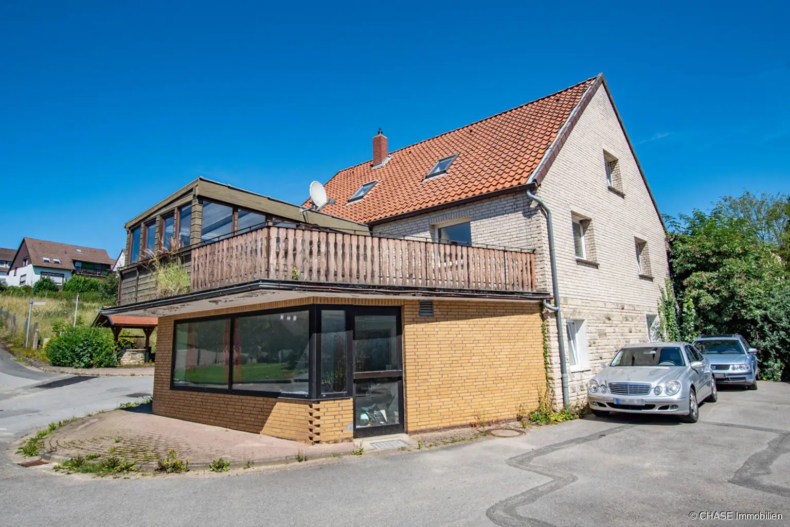 Außen seitlich rechts - Bodenansicht