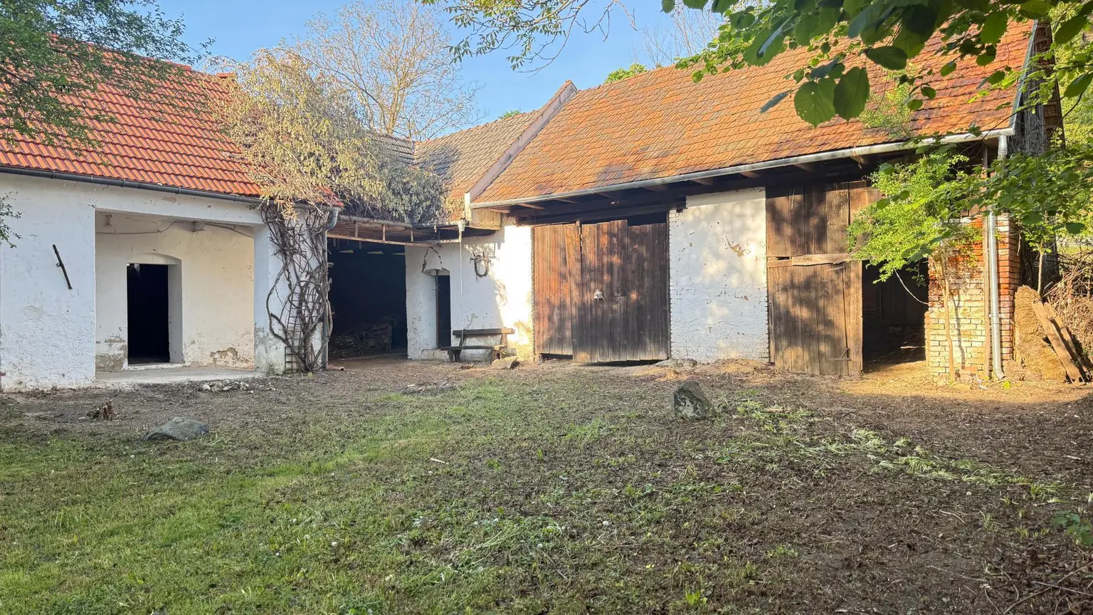 Stadl und ehemalige Stallungen