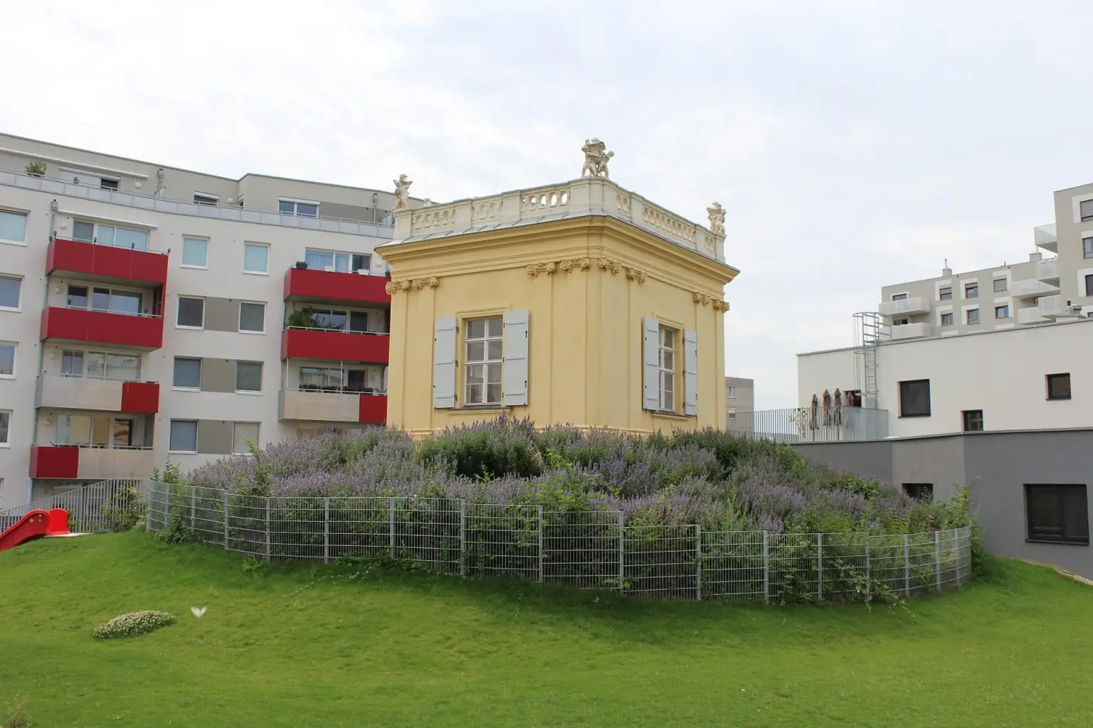 Süsse 2-Zimmer-Wohnung mit Terrasse bei Sommerbad Schwechat