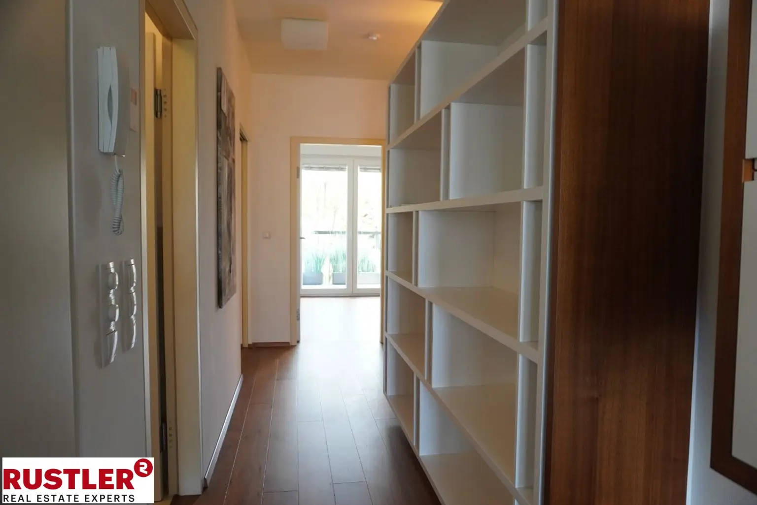 Exklusive Eigentumswohnung am See mit Privatstrand