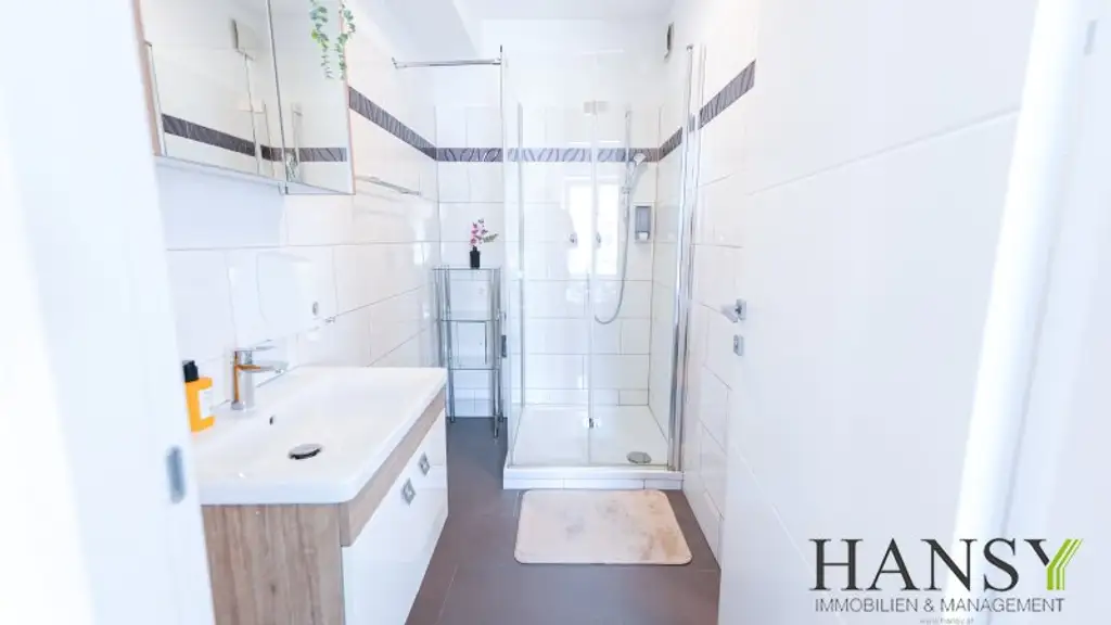 Charmantes vollmöbliertes Dachgeschoss-Studio mit Lift, Terrasse und Weitblick!