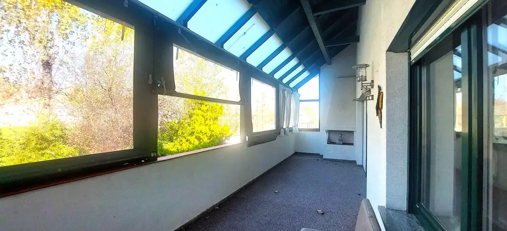 Großzügige Villa mit mehreren Wohneinheiten für viele Nutzungen