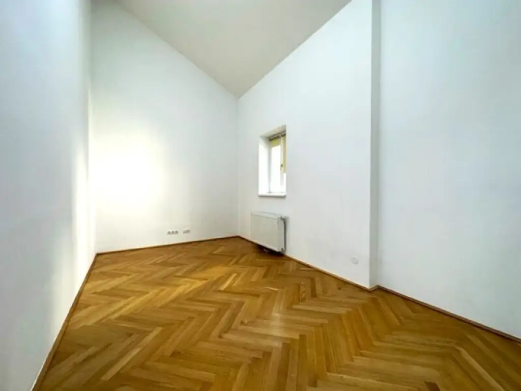 BÖRSE-NÄHE, klimatisiertes 98 m2 Dachgeschoss mit 9 m2 Terrasse, 3 Zimmer, Extraküche, 2 Bäder, Gonzagagasse