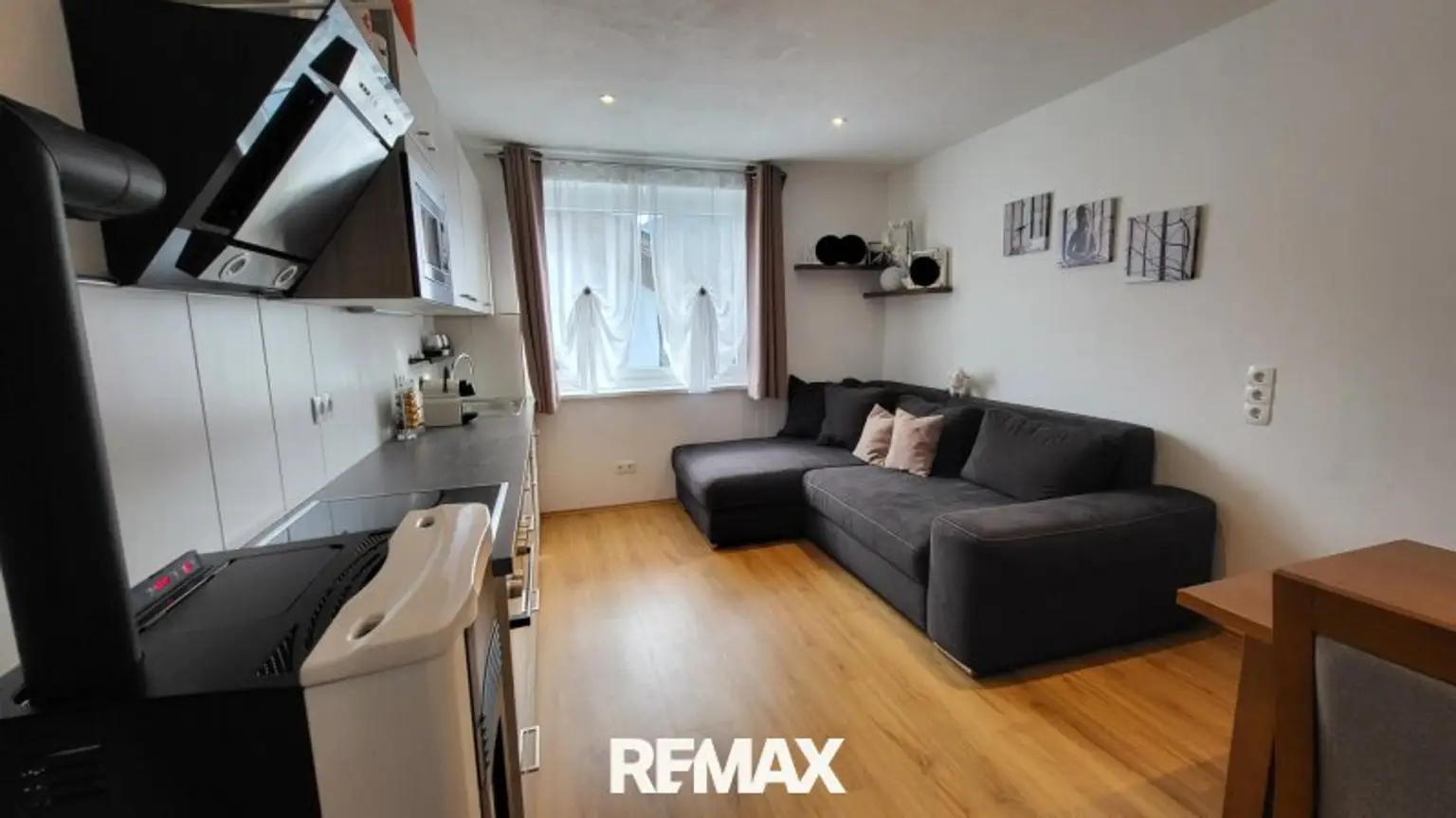 Küche mit Wohn-Essbereich