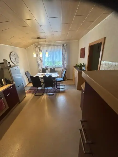 Eigennutzen oder Vermieten: Modernisiertes Zweifamilienhaus 195m² mit 6 Zimmern in verkehrsgünstiger Lage zur St Veiter Strasse , in Kärnten  € 419.000
