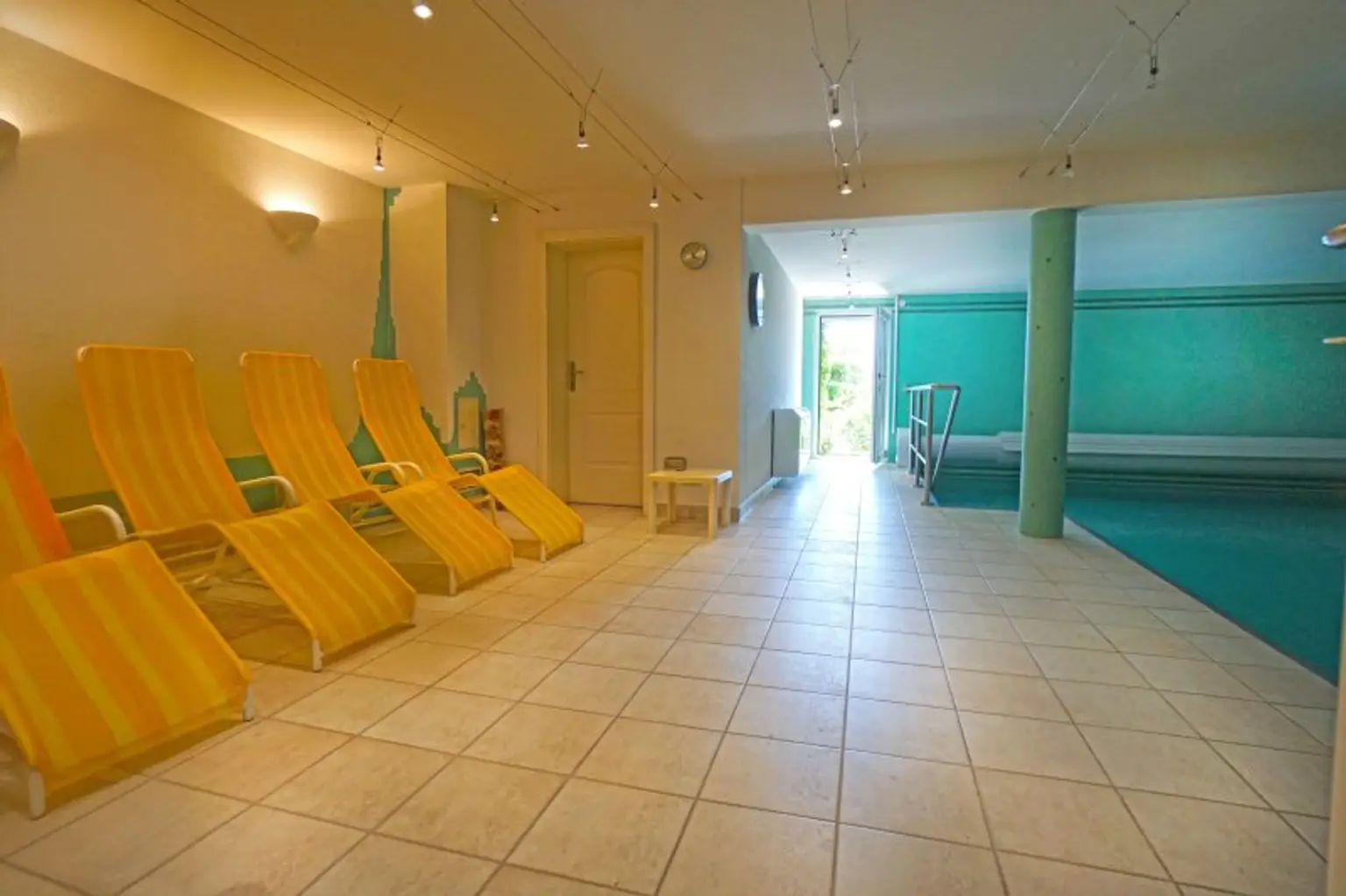 Einmalig! Stilvolle Premium-Residenz mit altem Weinhaus am Neusiedler See