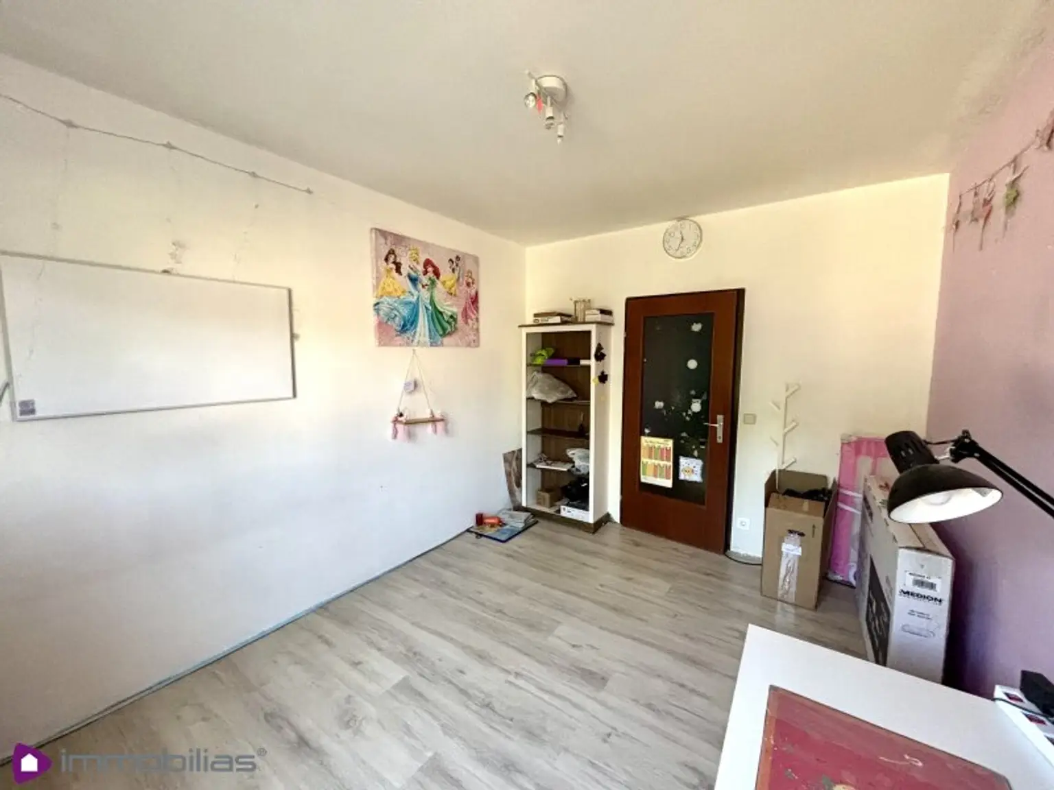 Charmante 3-Zimmer-Wohnung mit Gemeinschaftsgarten und Parkplatz im Herzen von Gänserndorf