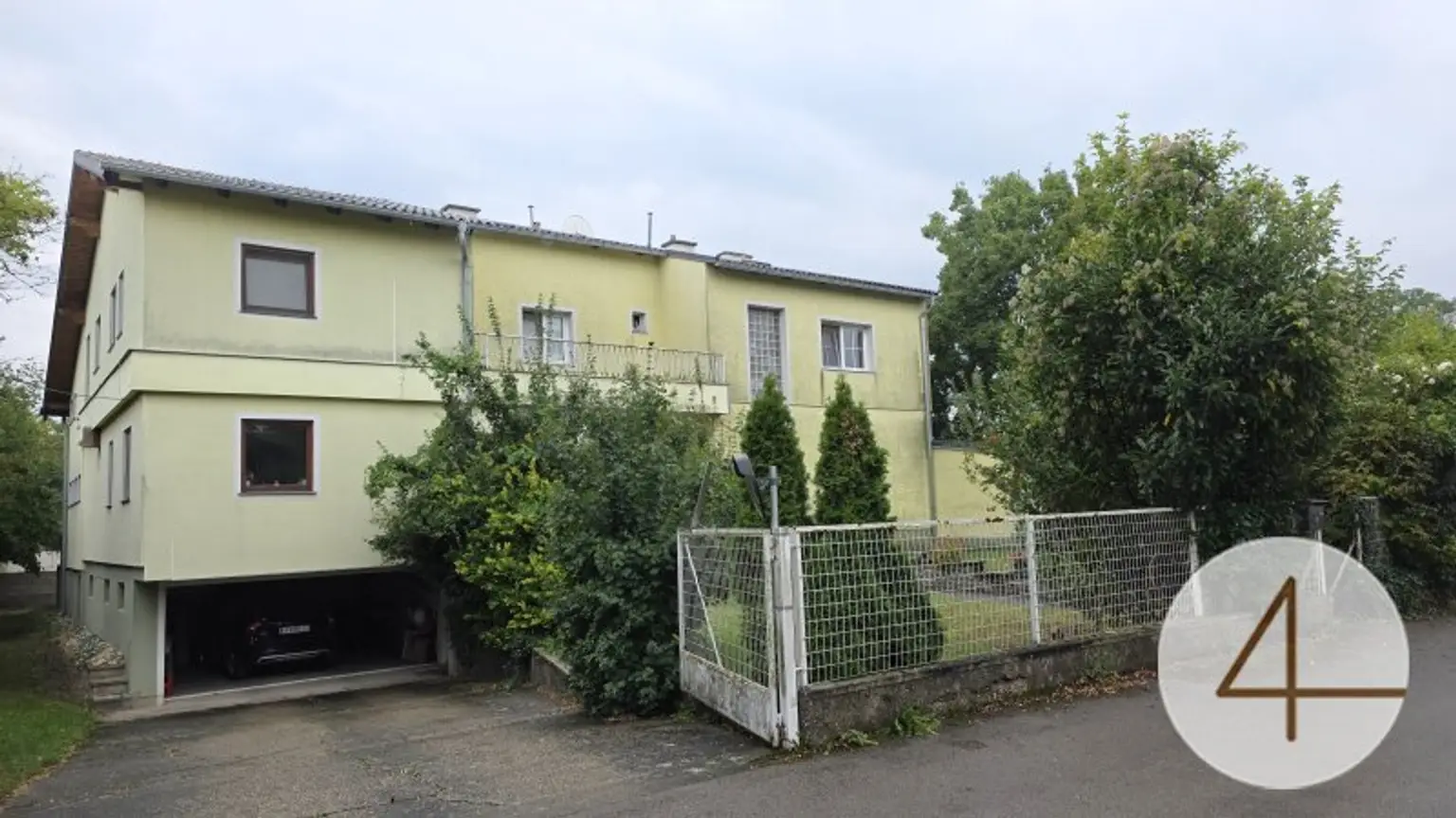 Zweifamilienhaus mit ca. 300 m² Wohnfläche