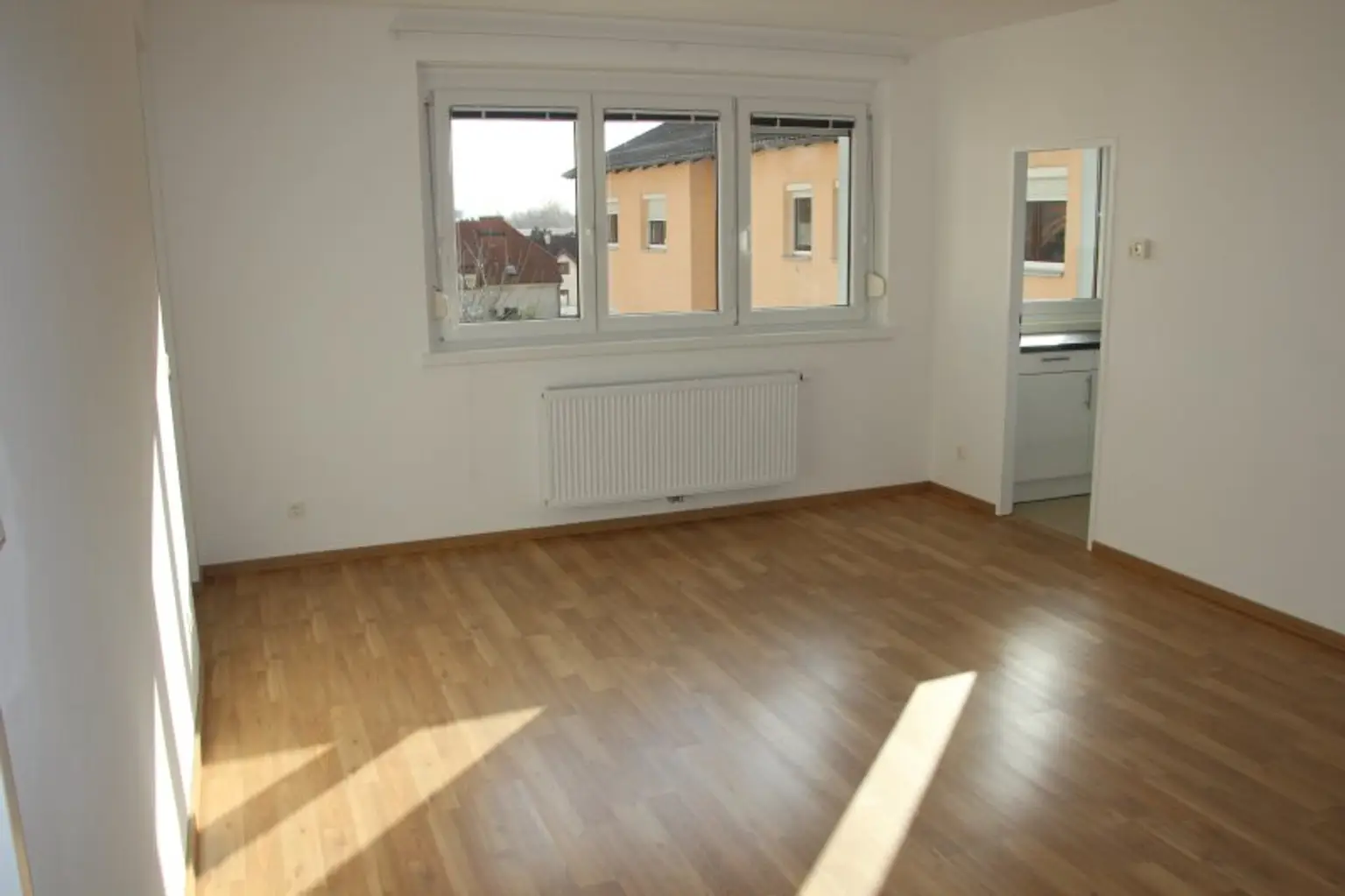 WALK-IN DUSCHE, EWE-KÜCHE, SÜDSEITIGE LOGGIA, GRÜNBLICK, ATTRAKTIVE NEUBAUMIETE IN KORNEUBURG!!