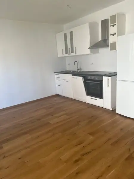 Traumhafte neuwertige 2-Zimmer-Wohnung mit großem Balkon in erstklassiger Lage!