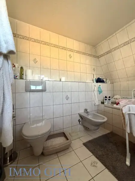ELEGANTES STADTHAUS MIT GARTEN IN RUHIGER SACKGASSE NÄHE S-BAHN „WIEN KAISEREBERSDORF“ – IN 1110 WIEN ZU KAUFEN!