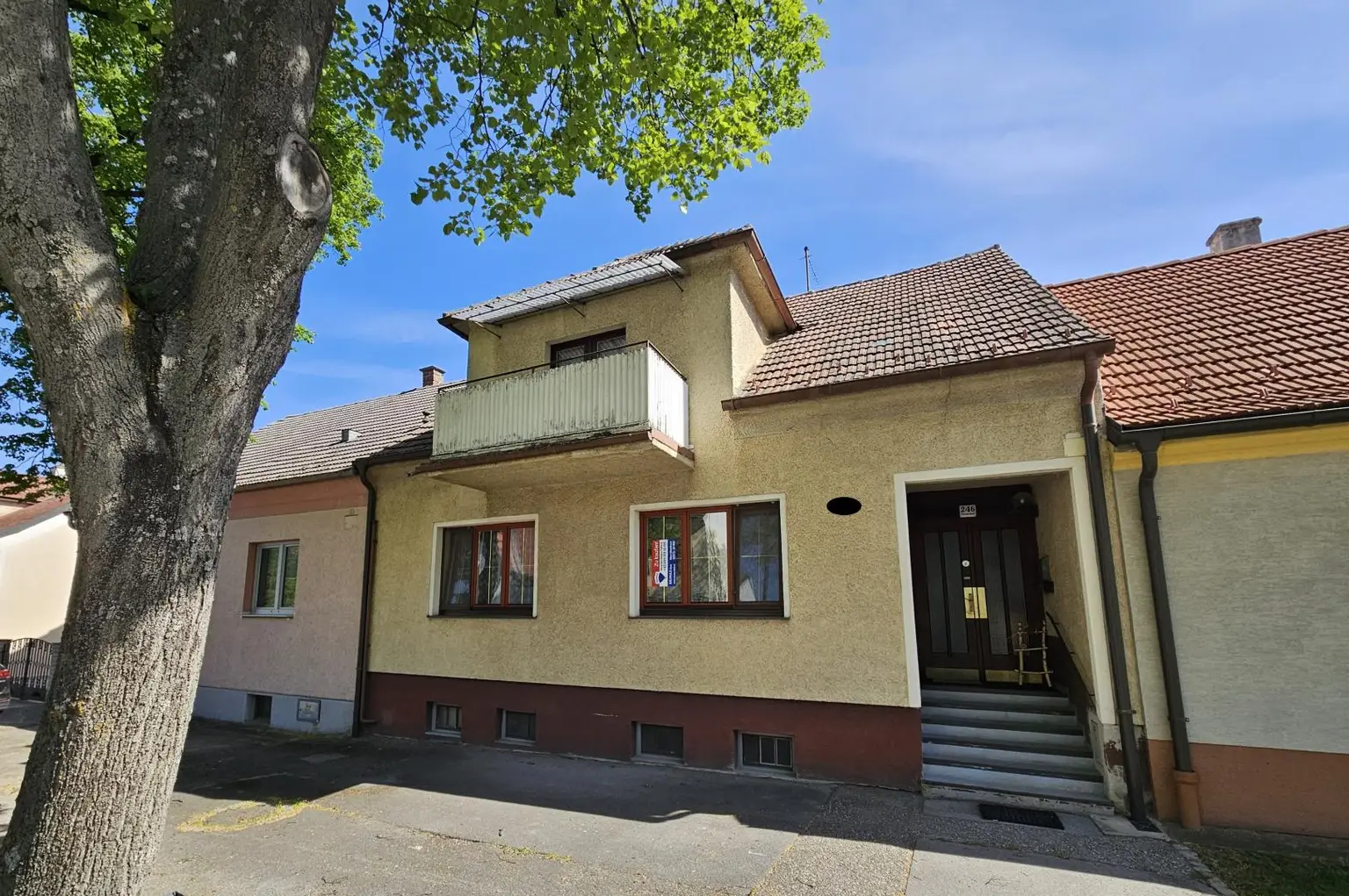 Einfamilienhaus mit kleinem Garten