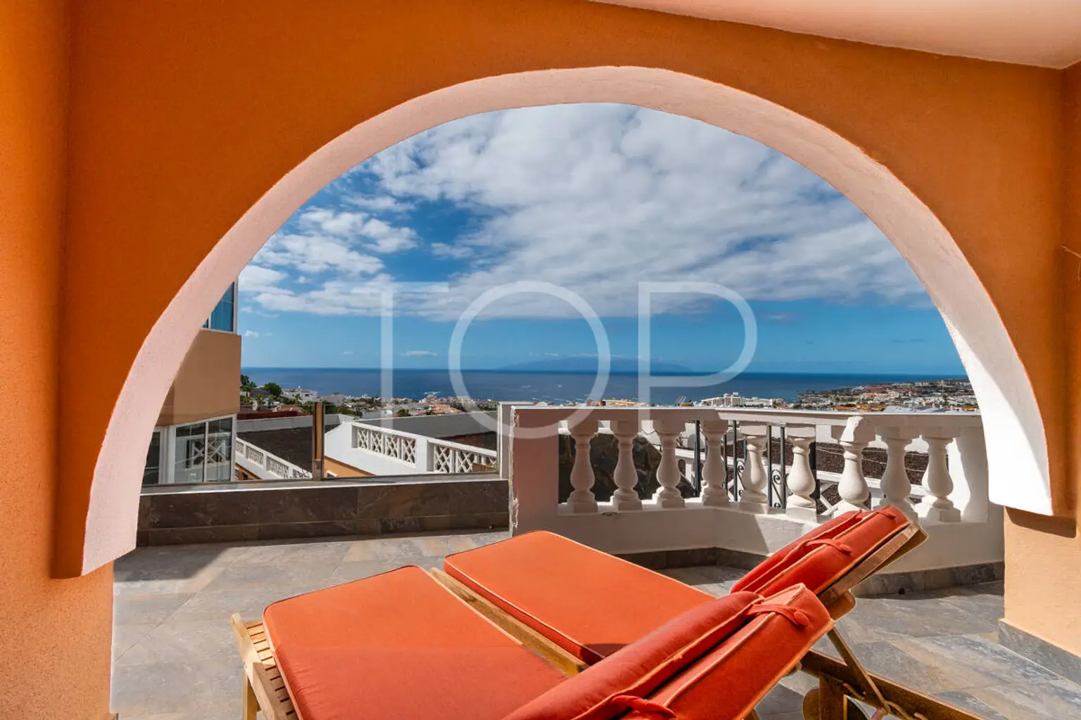 Corner house with fantastic panoramic views in San Eugenio Alto, Costa Adeje