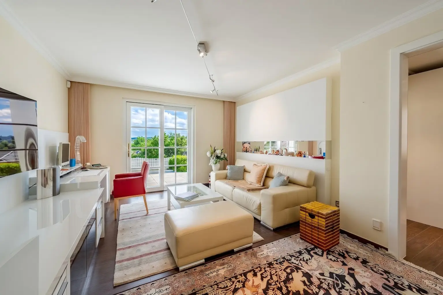 Traumhafte Villa mit Indoor Pool + großem Garten zu verkaufen!