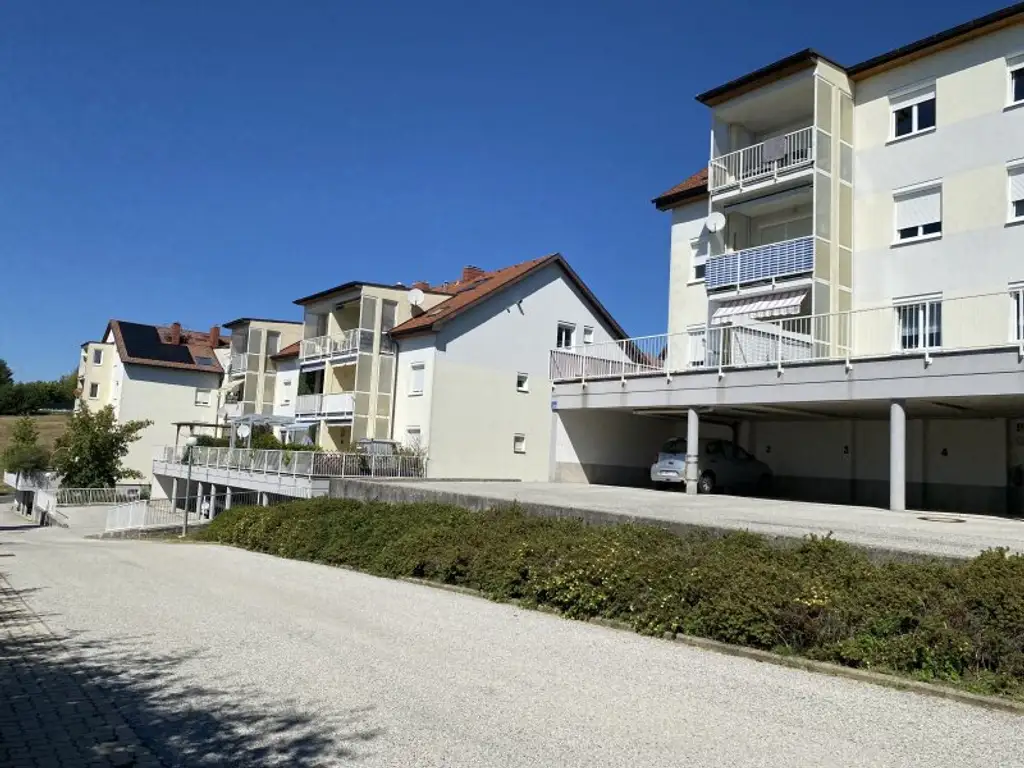 Schöne, große Wohnung in super Aussichtslage