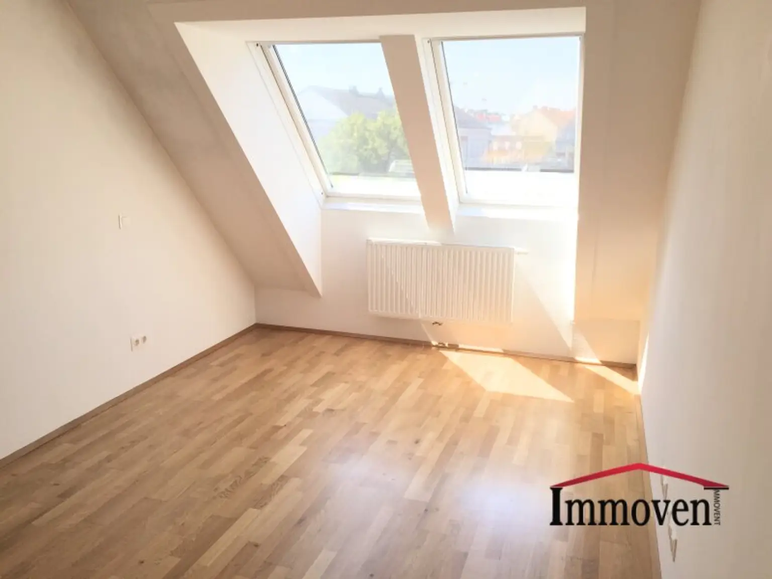 HOFSEITIG - Großzügige 4-Zimmerdachgeschosswohnung mit Terrasse und Klimaanlage nahe Mariahilfer Straße! (Mietbeginn 01.10.2025)