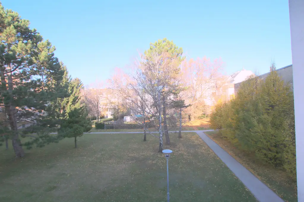 SCHÖNE 3/4-ZIMMERWOHNUNG MIT LOGGIA