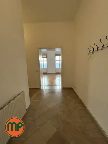 Beste Lage trifft Altbaucharme - 2 Zimmerwohnung am Schwarzenbergplatz