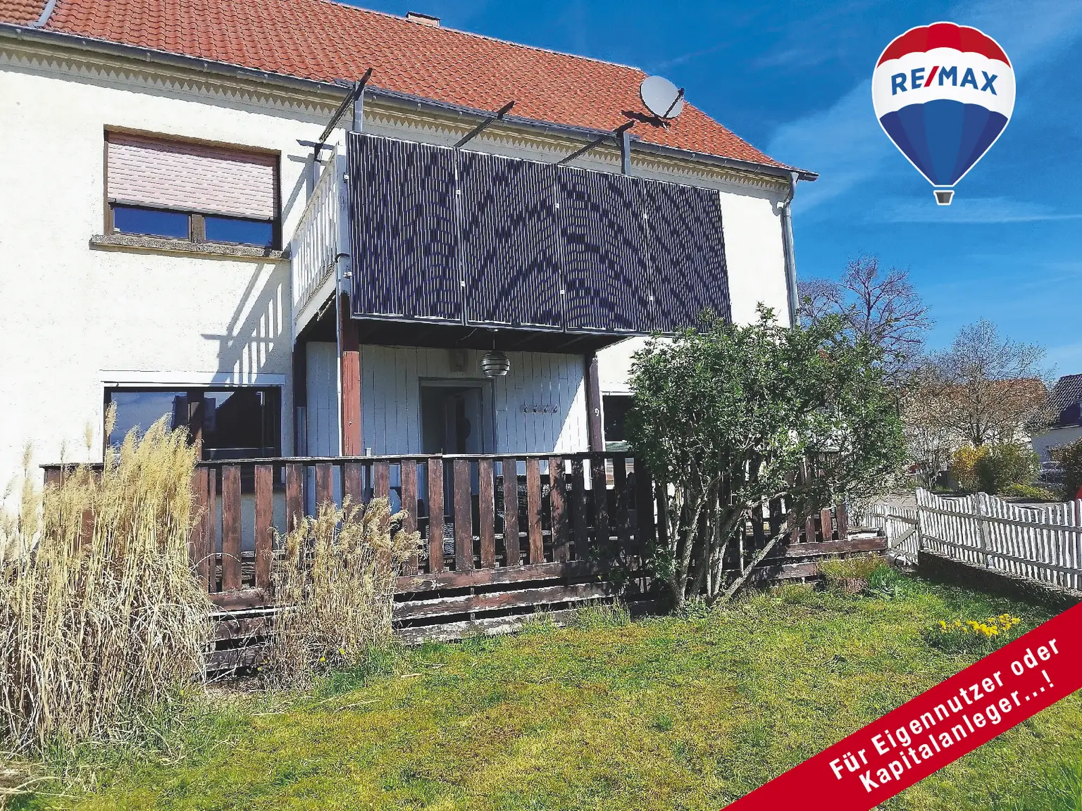 GEMÜTLICHES Zweifamilienhaus 
in zentrumsnaher Lage mit 
2 Garagen, 2 Balkonen + Terrasse…!