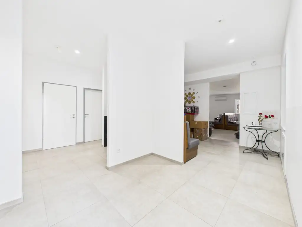 Kernsaniertes Anlageobjekt mit großzügigen Büroflächen und Wohneinheiten in 4050 Traun