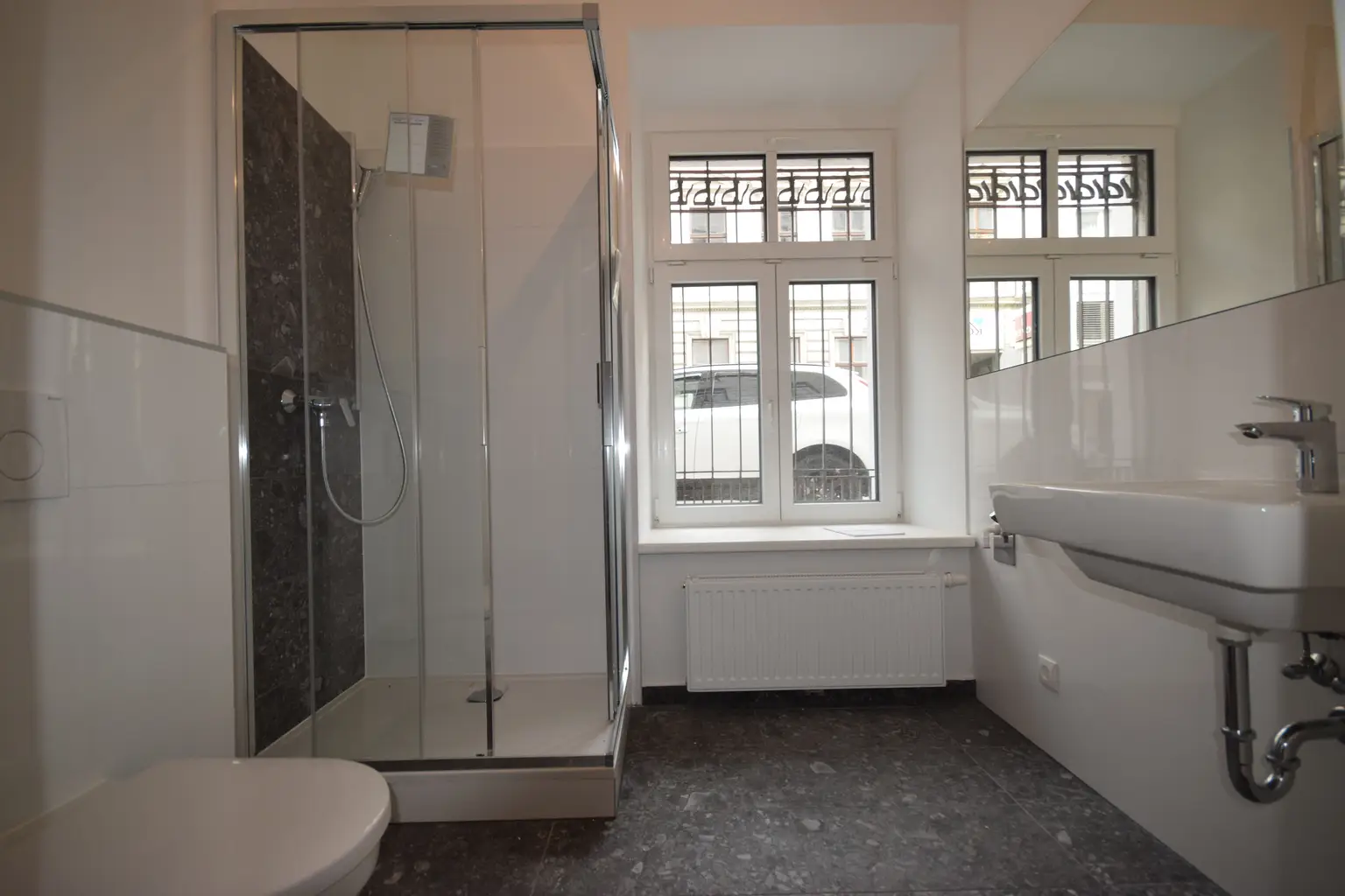 "STADTQUARTIER WEST - Neu renoviertes 2 Zimmer Atelier"