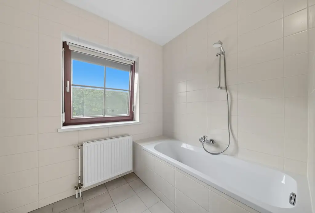 Ihr neues Zuhause: Modern, barrierefrei & Stellplatz in Zentrumslage!