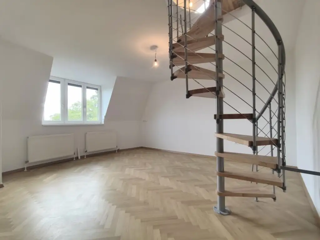 Für Ruhesuchende - 3-Zimmer-Dachgeschosswohnung im grünen 13. Bezirk – Nahe Lainzer Tiergarten