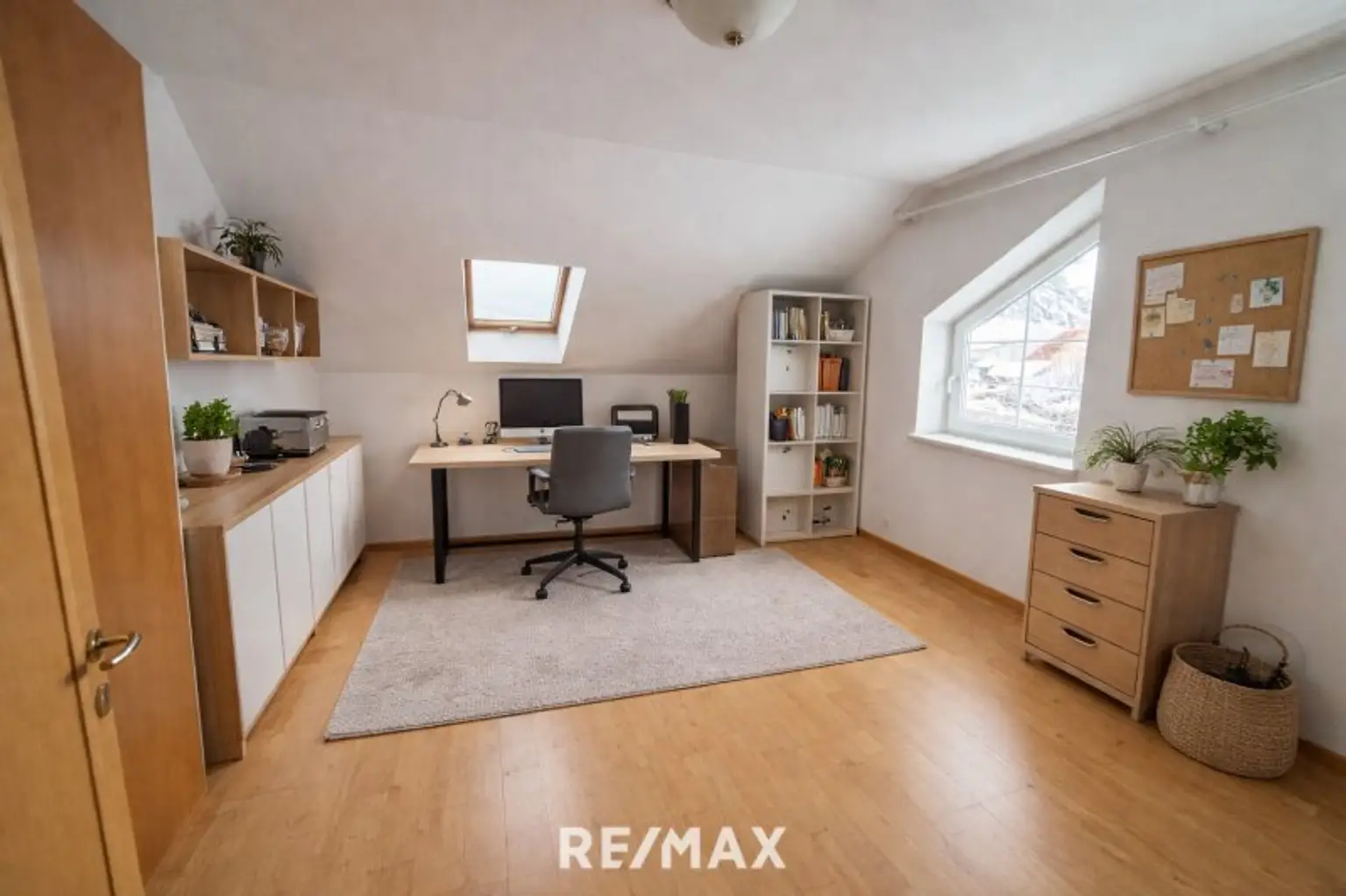 Arbeitszimmer-OG (virtuell eingerichtet)