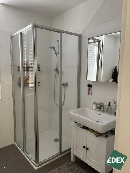 Ab sofort: Moderne 2-Zimmer-Wohnung mit Balkon nahe U1 Rennbahnweg