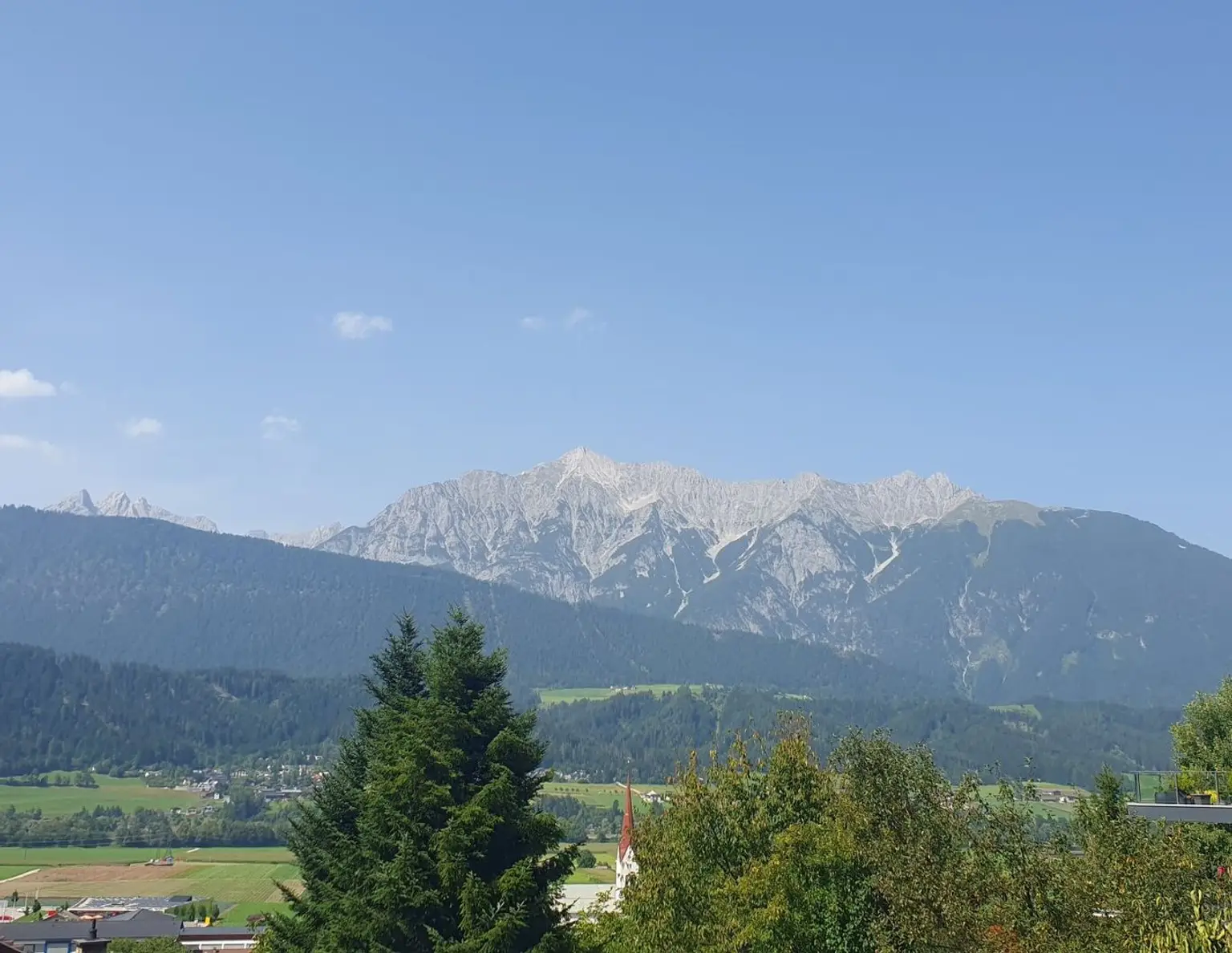 Baugrundstück am Waldrand von Weer