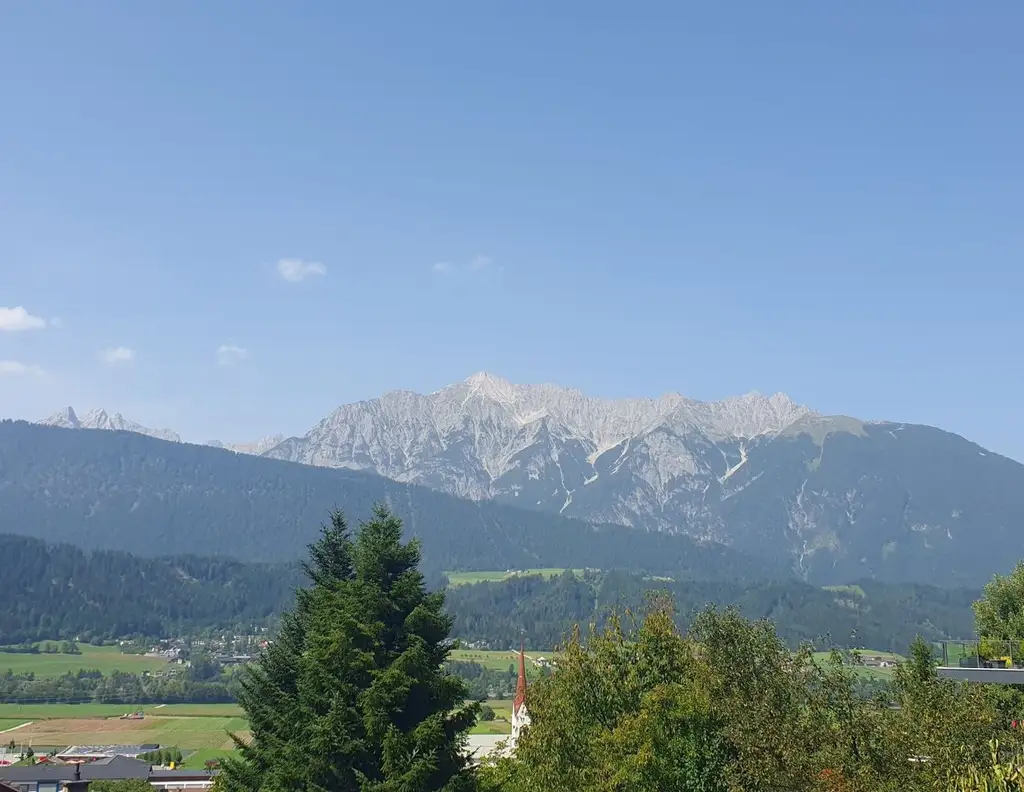 Baugrundstück am Waldrand von Weer