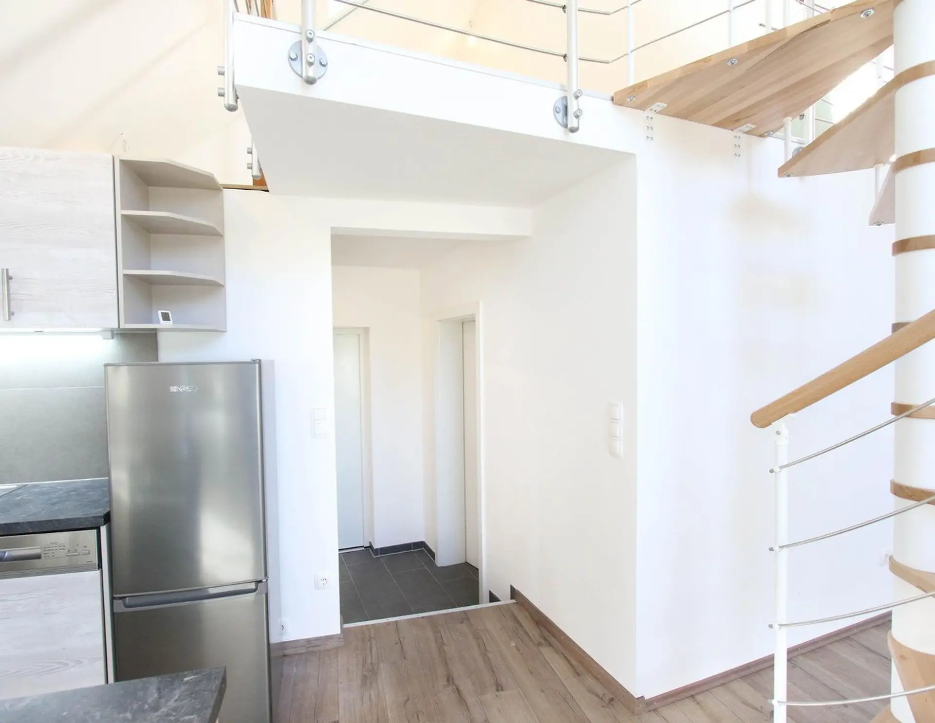 NEU - Grünlage - Designer Loft mit Galerie und Garten