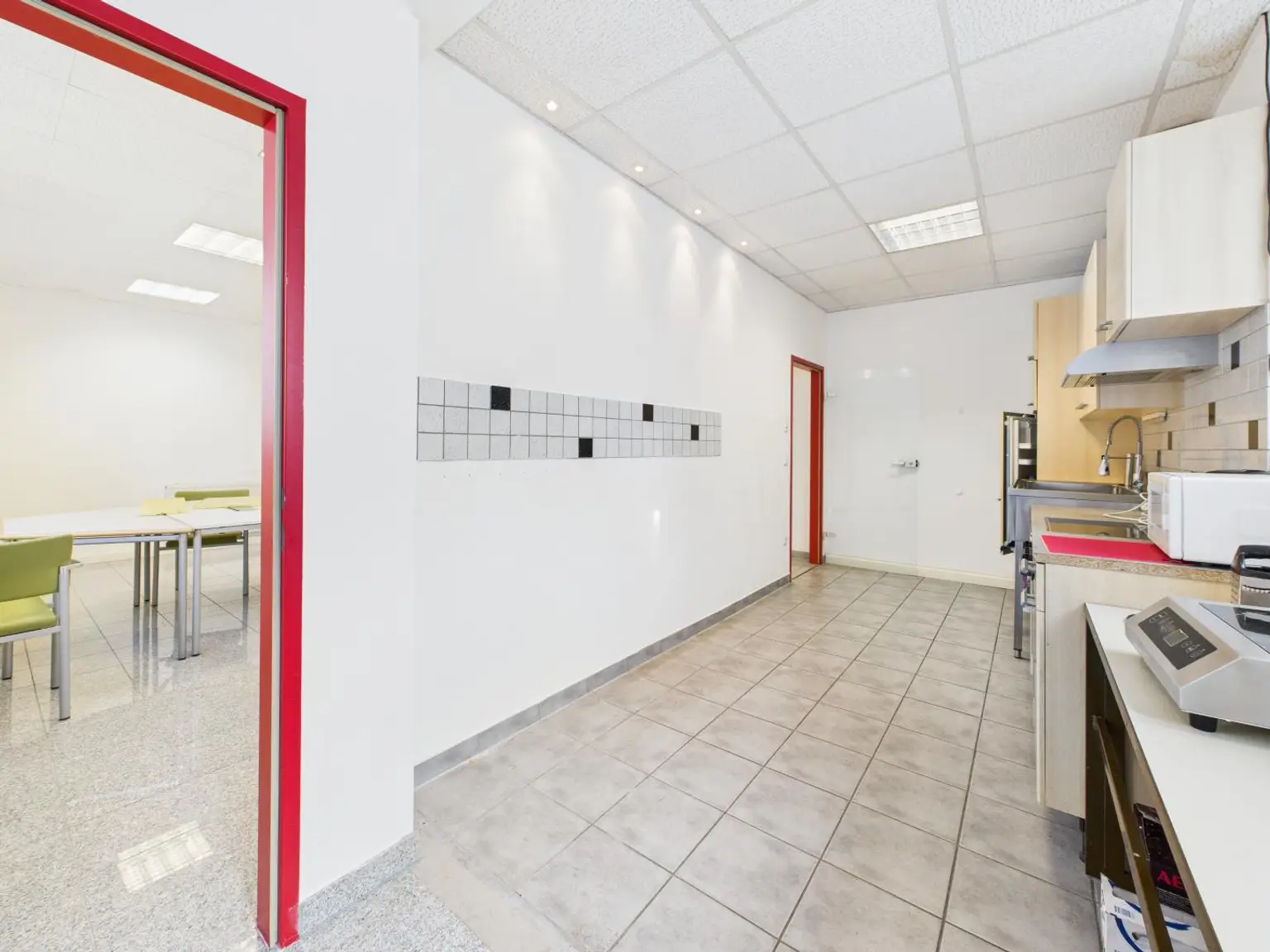 Kernsaniertes Anlageobjekt mit großzügigen Büroflächen und Wohneinheiten in 4050 Traun