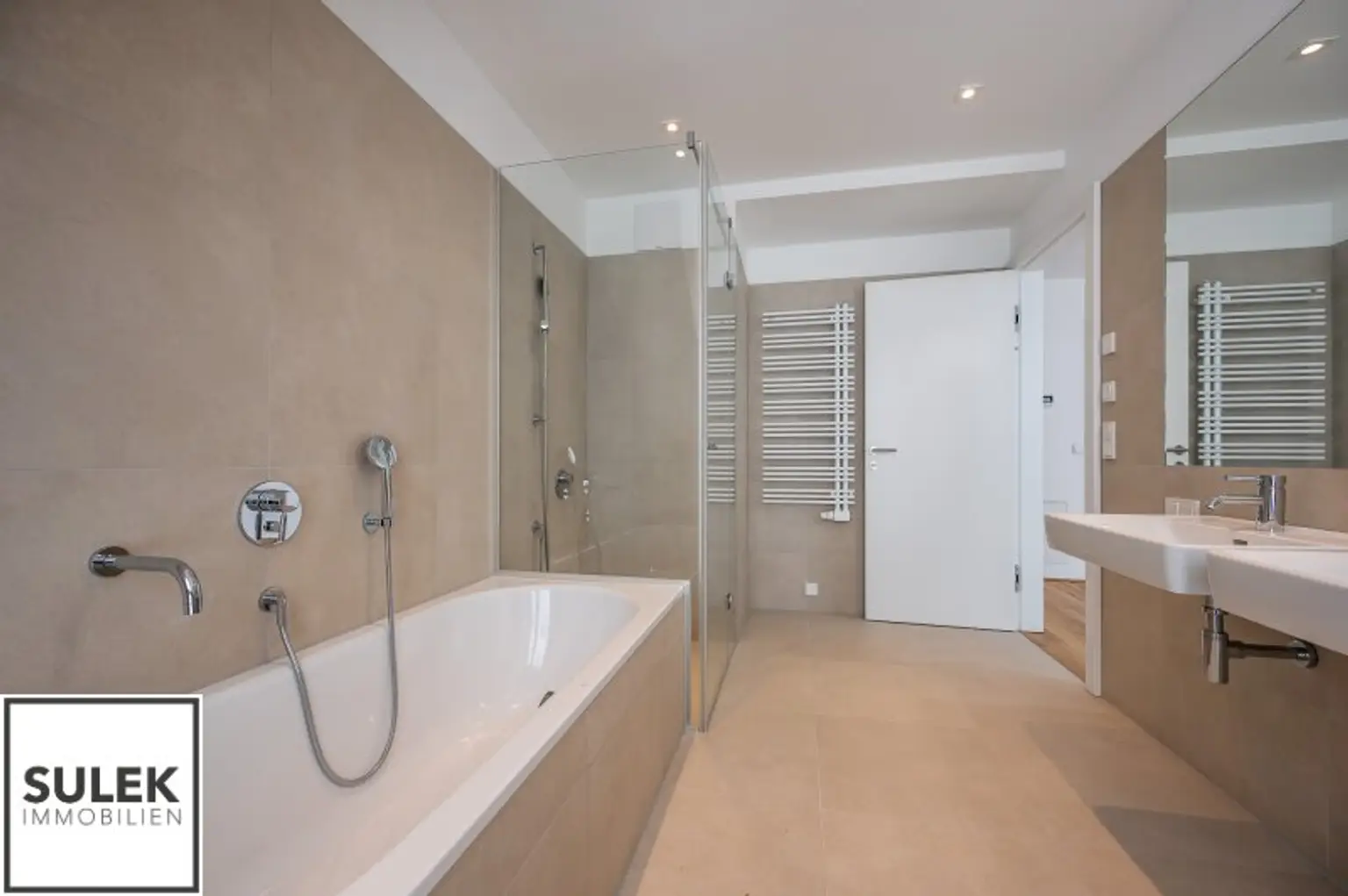 ERSTBEZUG-Townhouse: Exklusives 4-Zimmer-Townhouse mit 2 Terrassen & Tiefgaragen-Option - ab sofort