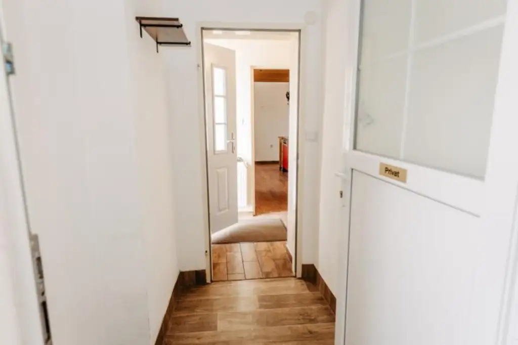 Gepflegtes, neu revitalisiertes  und liebevoll erhaltenes Landhaus. Natur, Sonne, Ruhe,  Seelenheil.