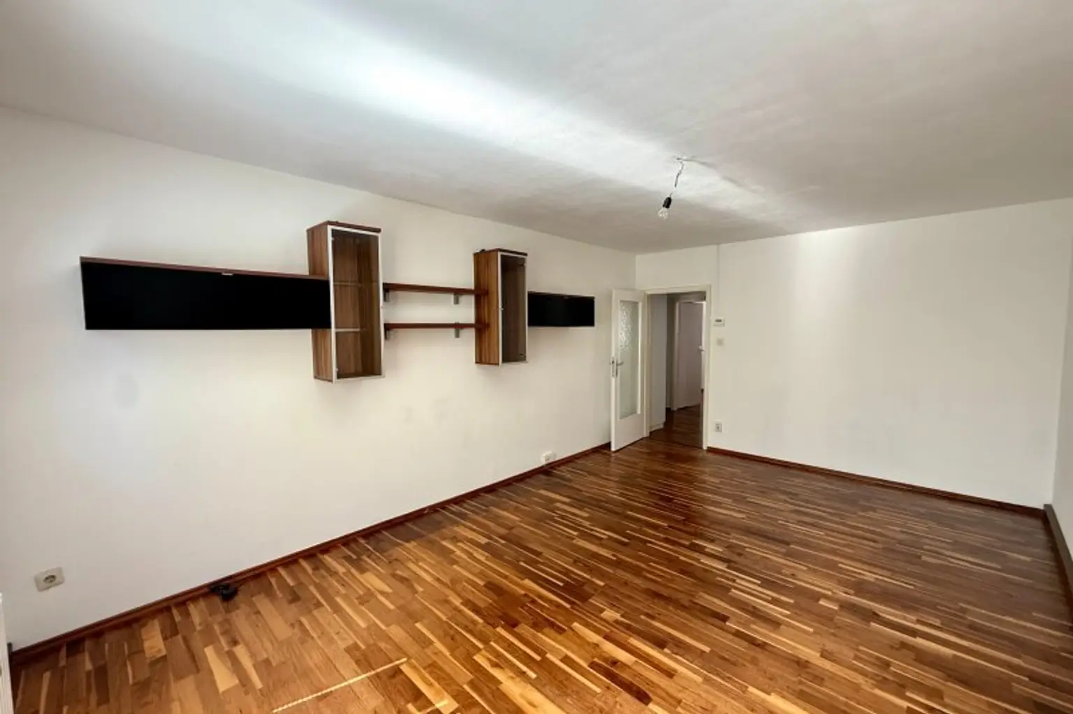 Sehr gut aufgeteilte 3 Zimmerwohnung mit separater Küche und KFZ-Stellplatz
