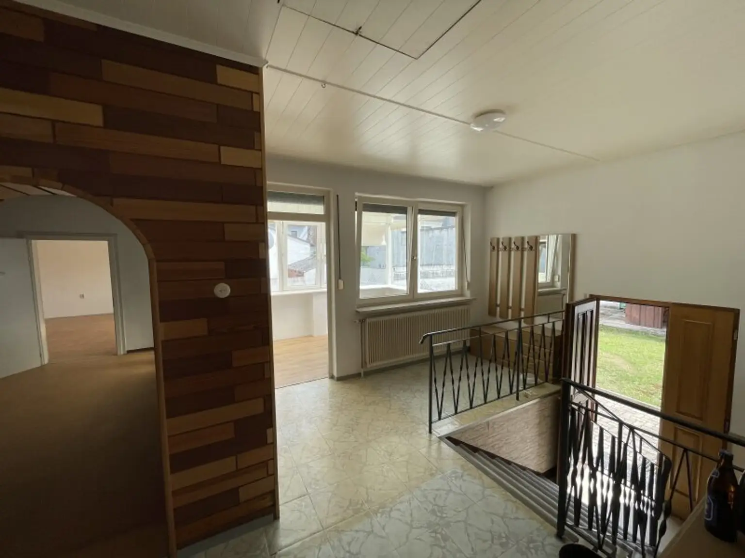 GEPFLEGTES EINFAMILIEN-HAUS MIT GARTEN UND GARAGE - RUHELAGE!