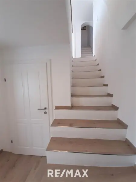 Stiegenaufgang zum OG