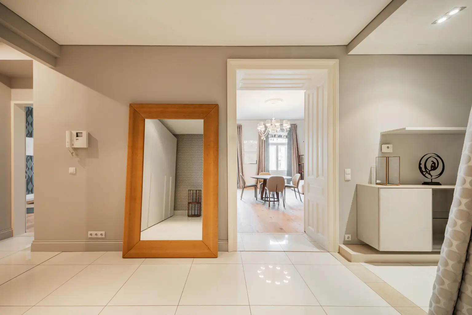 Vollmöblierte Luxus Altbauwohnung gegenüber Palais Liechtenstein